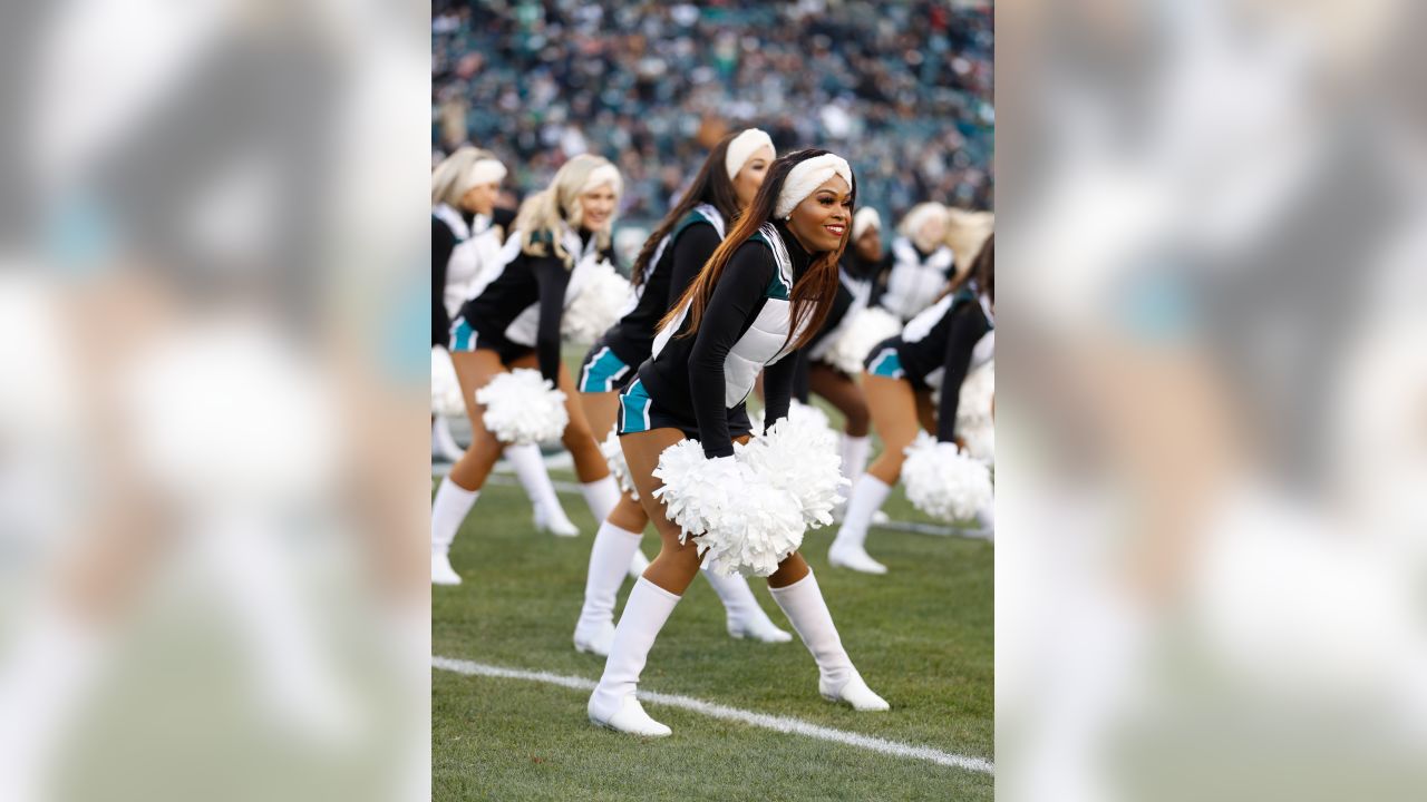 PICTURES: Eagles cheerleaders and fans at the Cowboys game – The