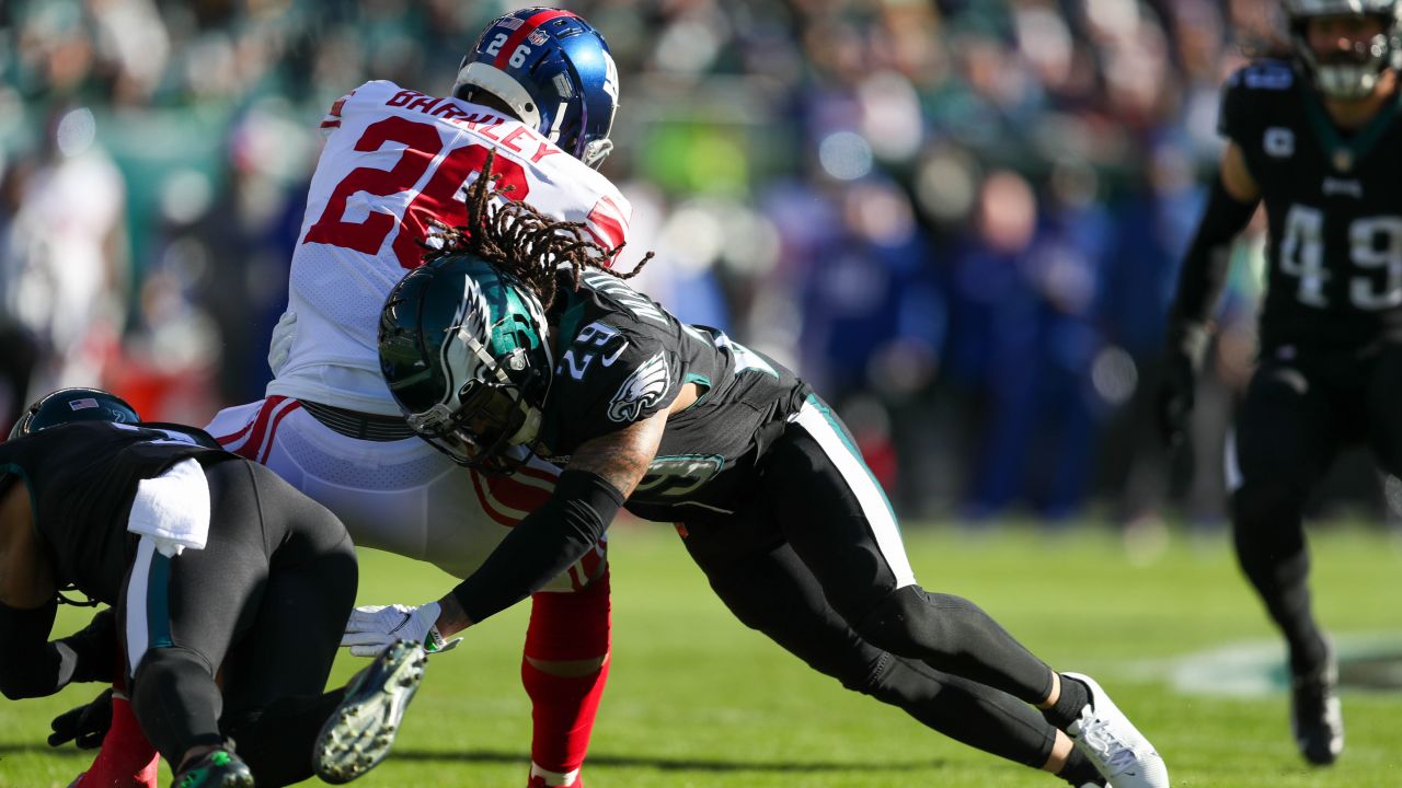 26,332 Giants Vs Eagles Stock Photos, High-Res Pictures, and