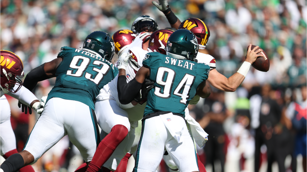 Eagles blow lead at buzzer, beat Commanders on long field goal in OT