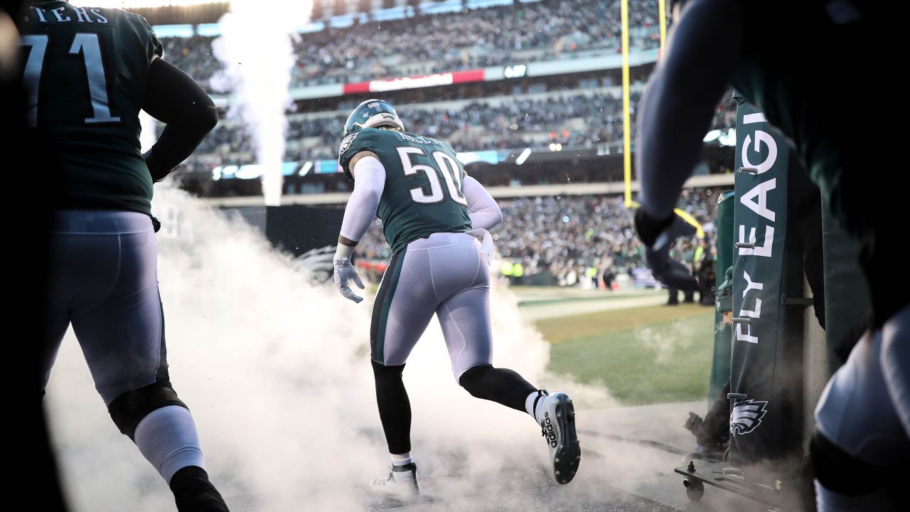 Eagles injured quarterback Carson Wentz holds up the Lombardi Trophy - Gold  Medal Impressions