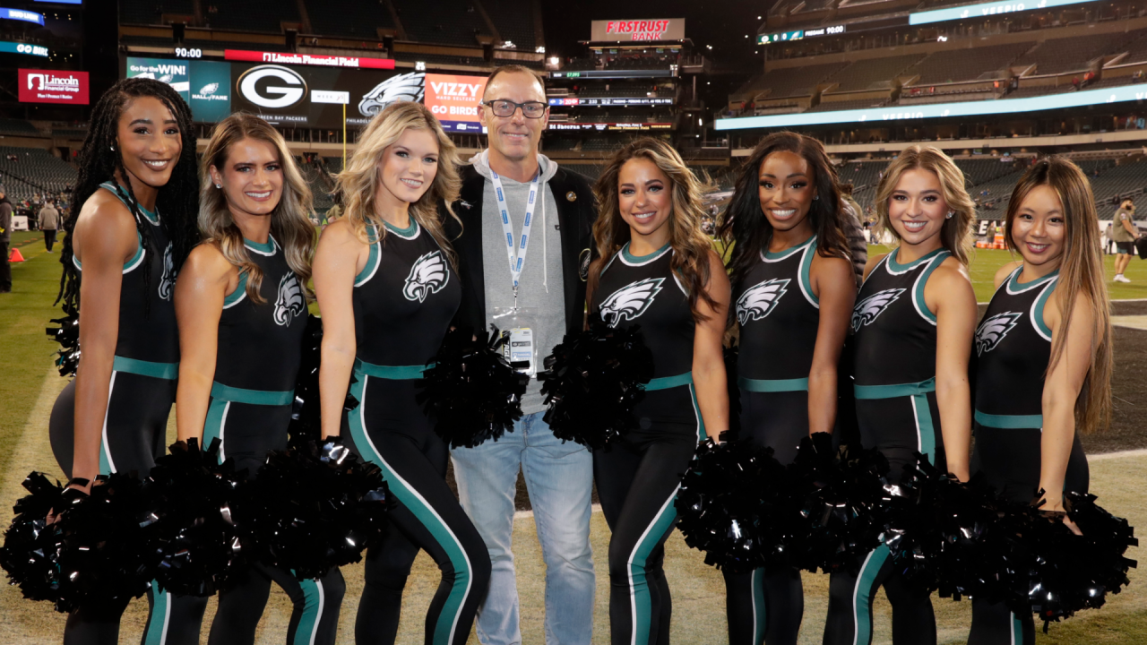 Eagles Cheerleaders on Gameday: Green Bay Packers