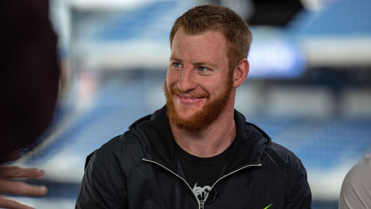 Eagles' Carson Wentz watches Sixers game with Phillies' Bryce Harper, Rhys  Hoskins 