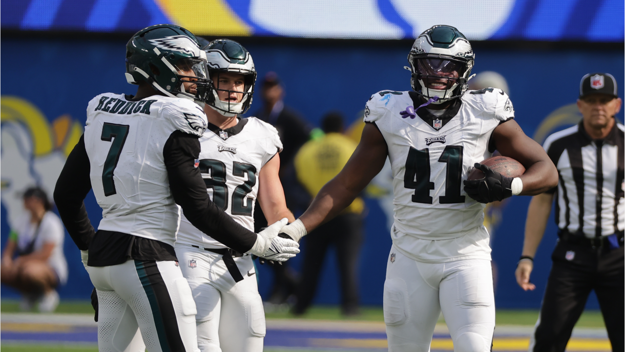 Referees Catch Heat from NFL Twitter as Eagles Lose 1st Game of