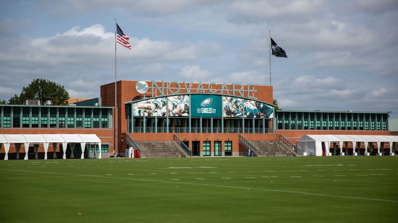 Eagles honor Kobe Bryant with mural at NovaCare Complex