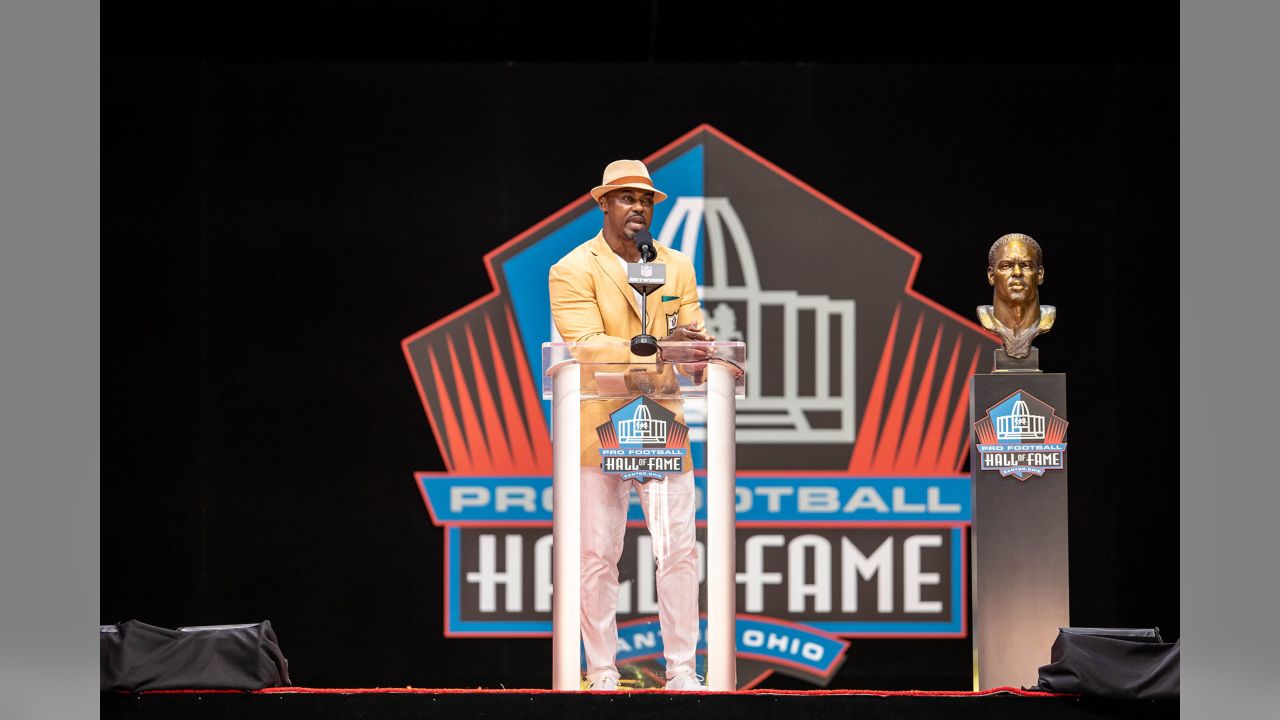 Philadelphia Eagles Hall of Famer Brian Dawkins delivers message of hope in  induction speech 