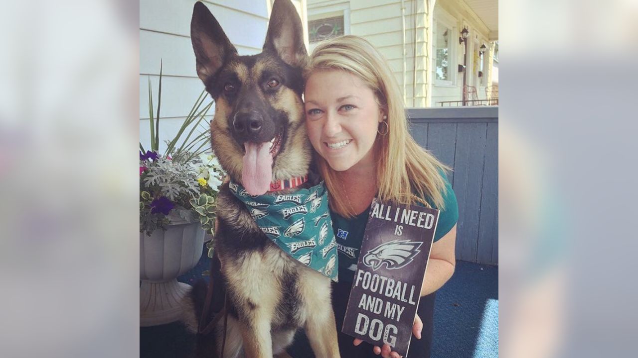 Philadelphia Eagles på X: Dogs are #EaglesNation's best friends! Fans show  off #FlyEaglesFly pups for #NationalDogDay:    / X