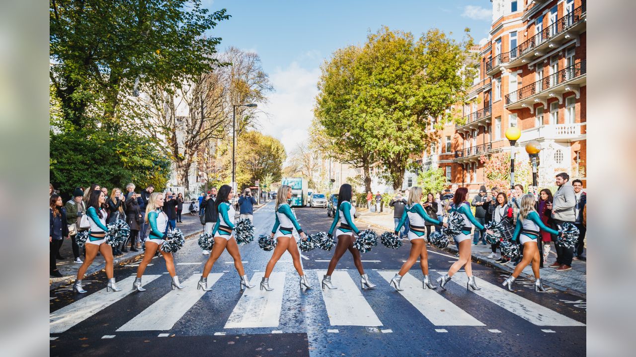 Eagles fans take over London pub with Brent Celek, Jon Dorenbos