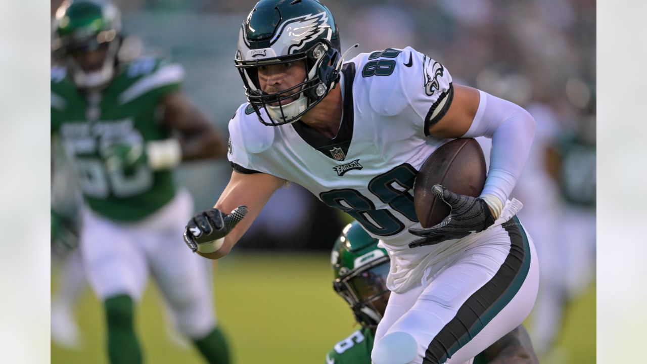 Burly new Eagles guy Graham learned early how to not quit – Delco