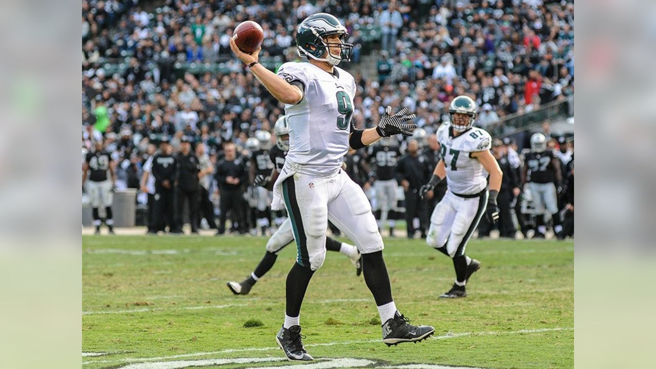 Valley News - Foles Has Philly in Command