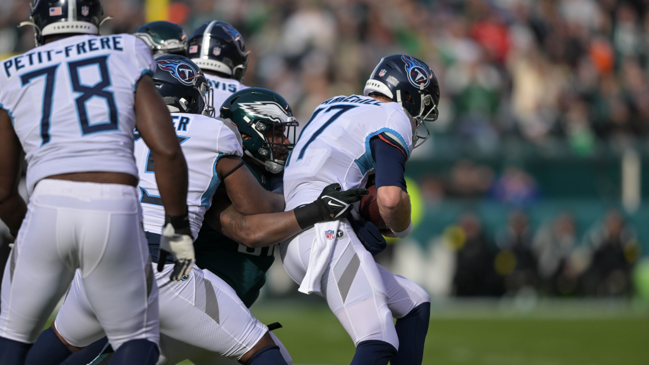 Eagles-Titans final score: Jalen Hurts shines as Philadelphia bullies  Tennessee, 35 to 10 - Bleeding Green Nation