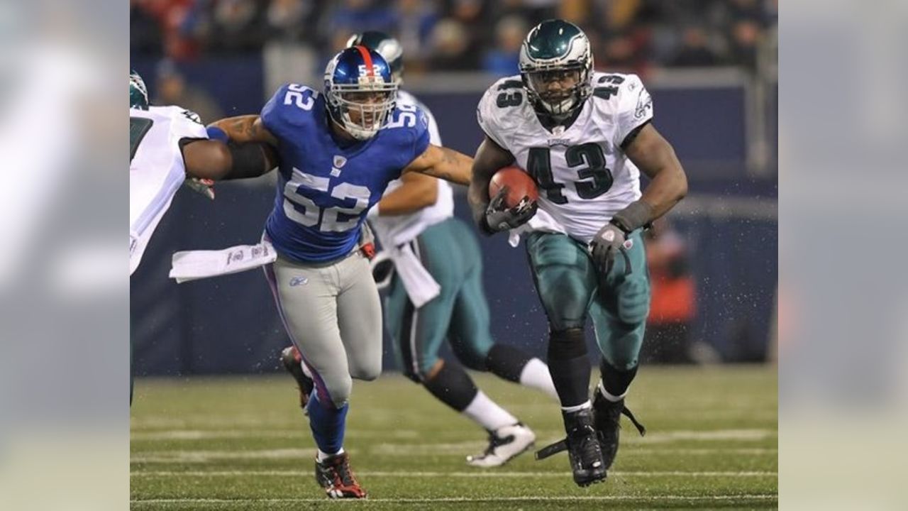 Philadelphia Eagles FB Leonard Weaver (43) runs with the ball during the  first half of an NFL football game against the Washington Redskins ,  Sunday, Nov. 29, 2009, in Philadelphia. (AP Photo/Mel