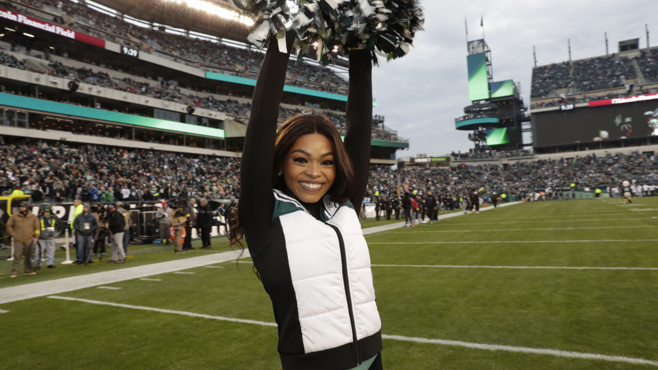 Eagles Cheerleaders on Gameday: New York Giants