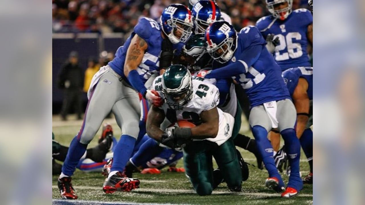 Philadelphia Eagles FB Leonard Weaver (43) runs with the ball during the  first half of an NFL football game against the Washington Redskins ,  Sunday, Nov. 29, 2009, in Philadelphia. (AP Photo/Mel