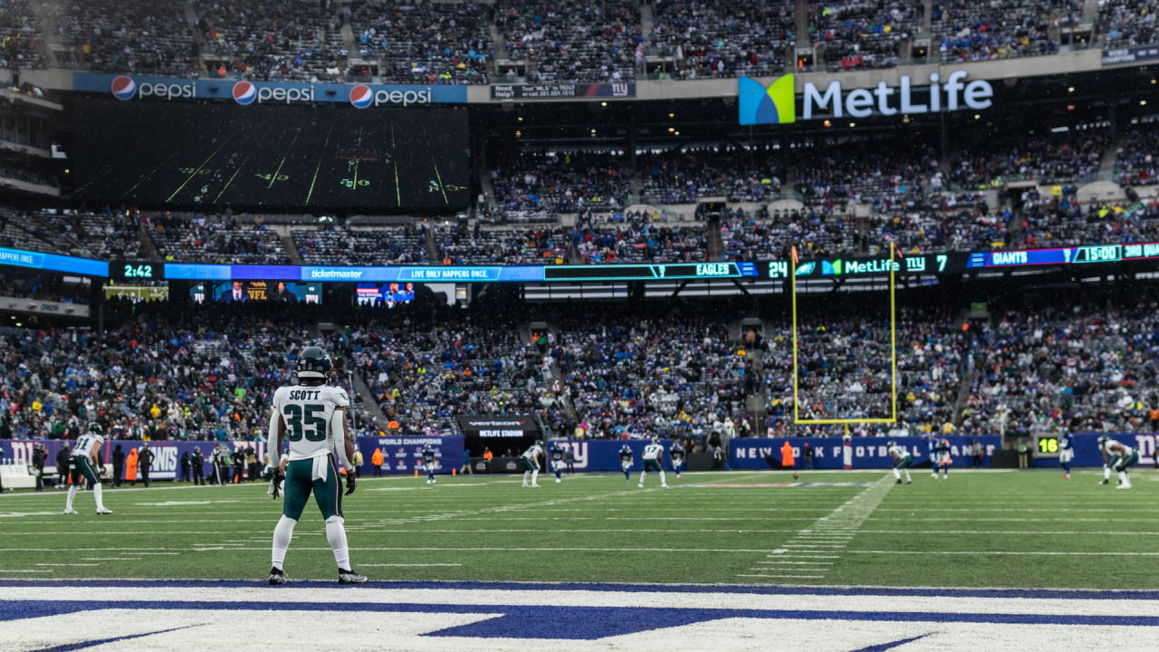 Eagles Notebook: Jalen Hurts dominates at MetLife Stadium to