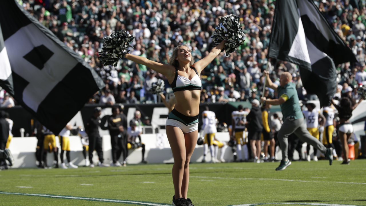 The Philadelphia Eagles win! See game day photos (and cheerleaders too) 