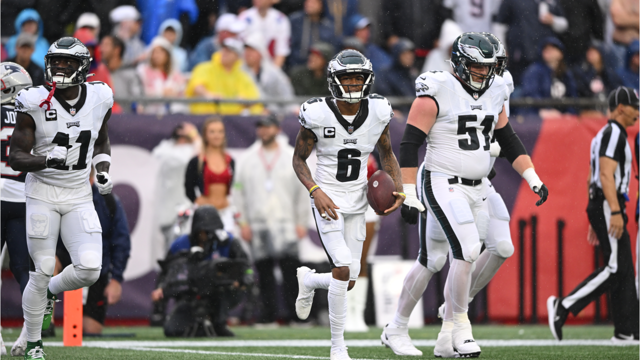 Philadelphia Eagles' Josiah Scott (33) runs during the first half of an NFL  football game against the Philadelphia Eagles, Sunday, Nov. 27, 2022, in  Philadelphia. (AP Photo/Matt Slocum Stock Photo - Alamy