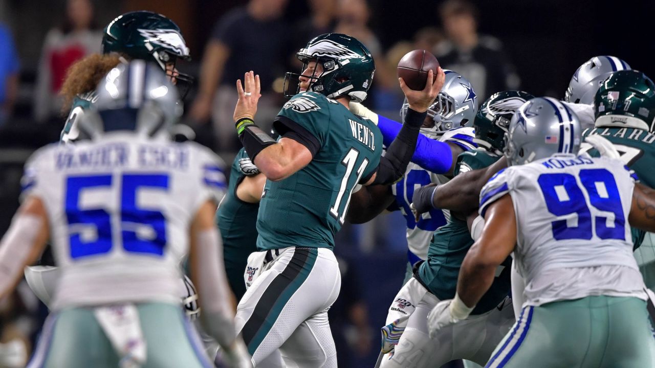 Cowboys run over Eagles, take 1st in NFC East with 37-10 win