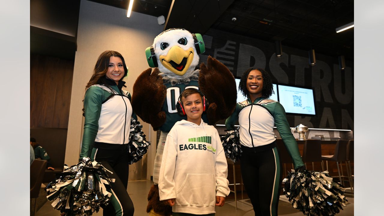 Philadelphia Eagles inflatable mascot Air Swoop pauses to watch