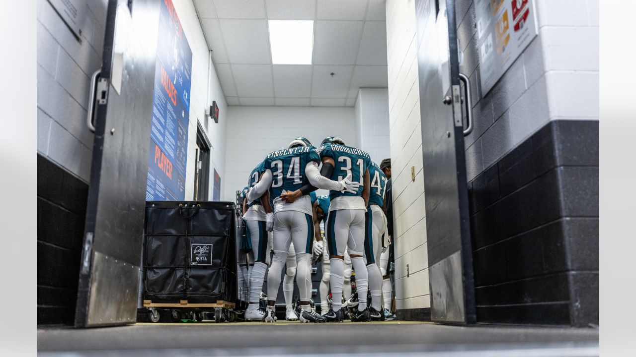 Philadelphia Eagles defensive tackle Renell Wren (98) corrals