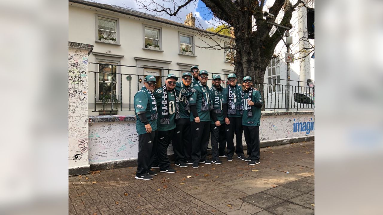 Eagles fans take over London pub with Brent Celek, Jon Dorenbos