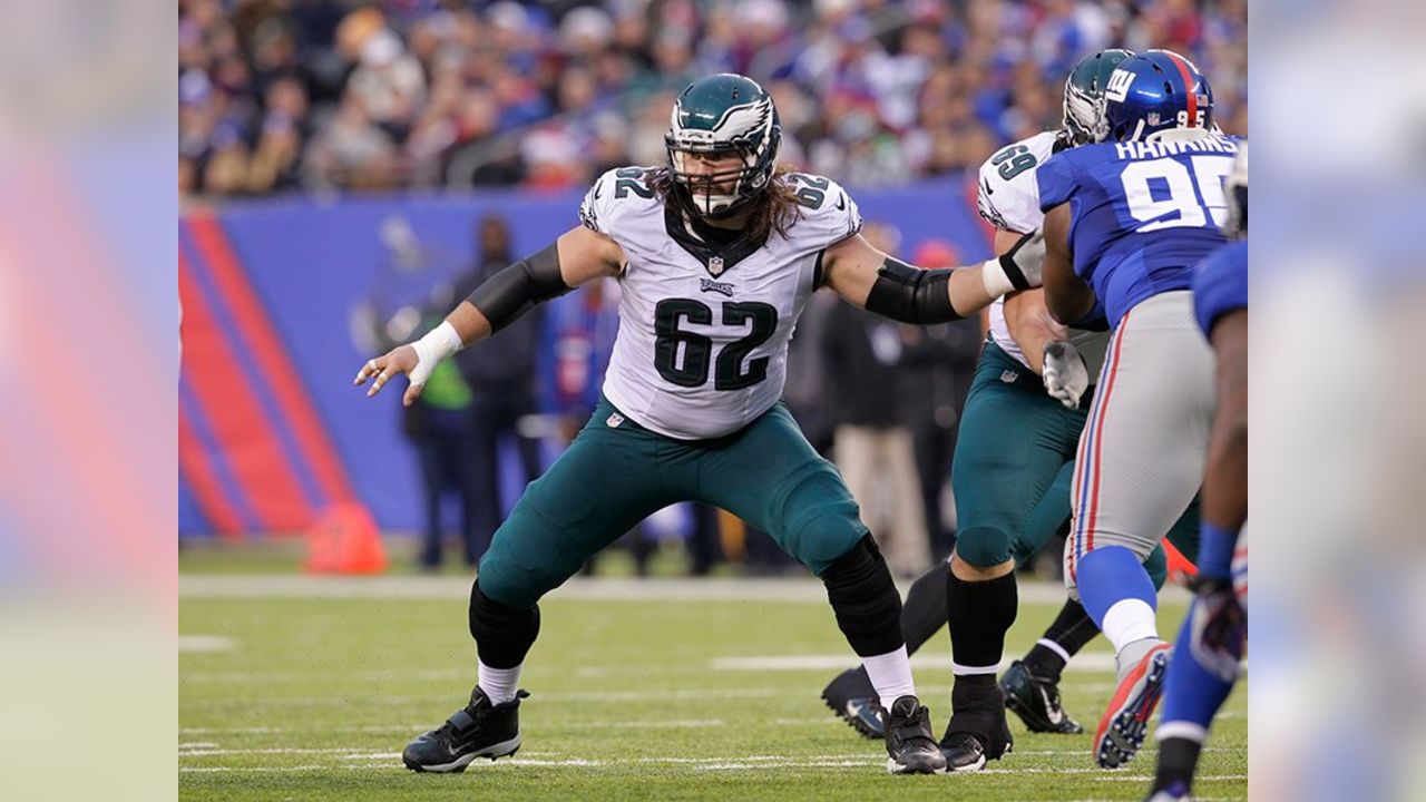 Eagles C Kelce needs surgery for sports hernia