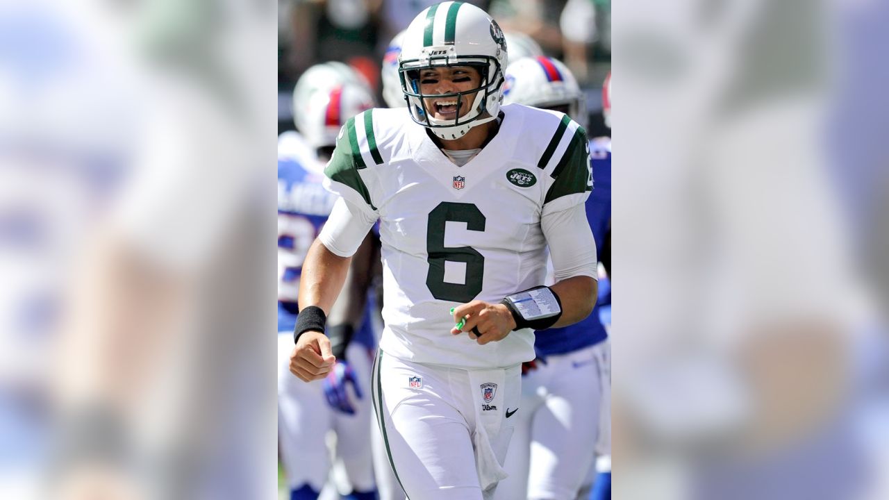 File:Mark Sanchez Jets-v-Eagles Sep 3, 2009 - 73 (cropped).jpg - Wikimedia  Commons