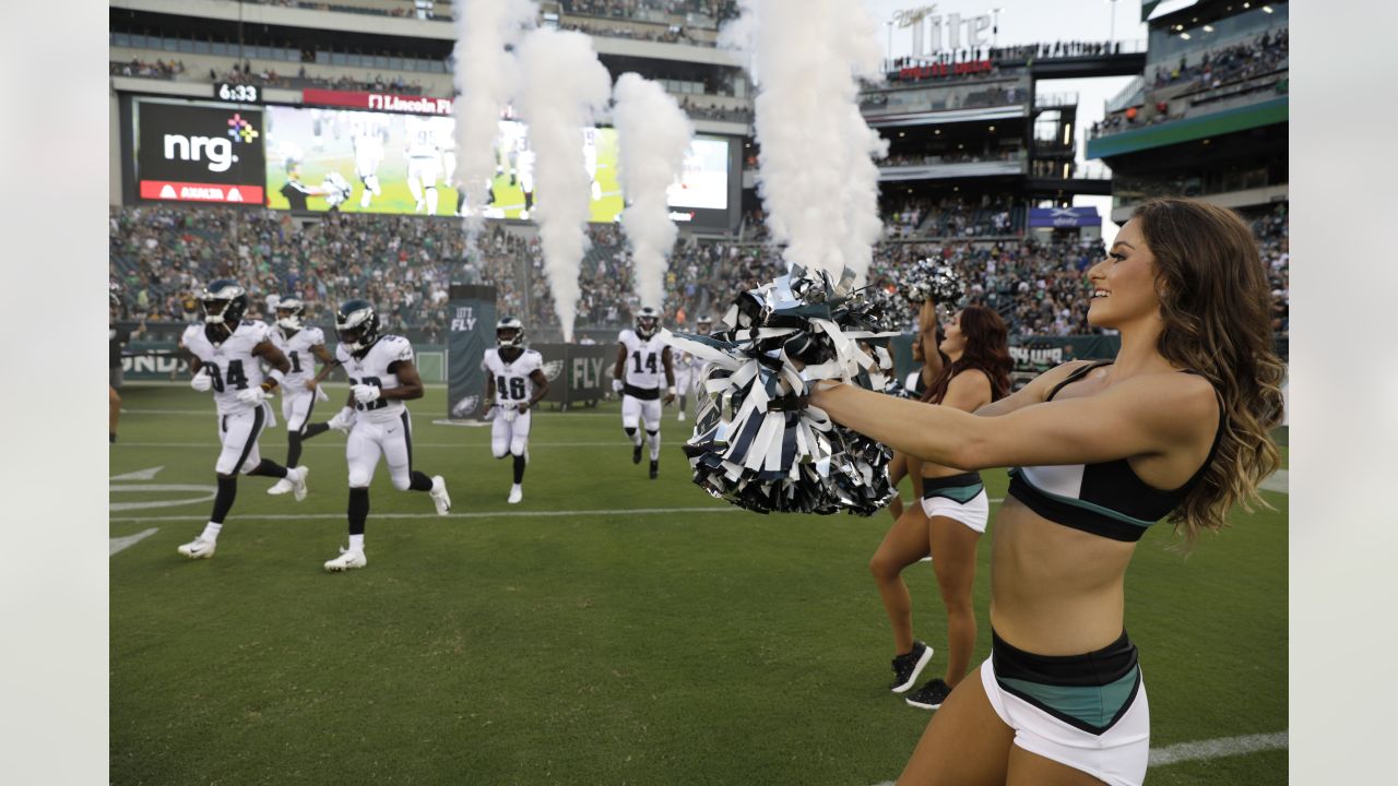 Cheerleaders On Gameday: Pittsburgh Steelers