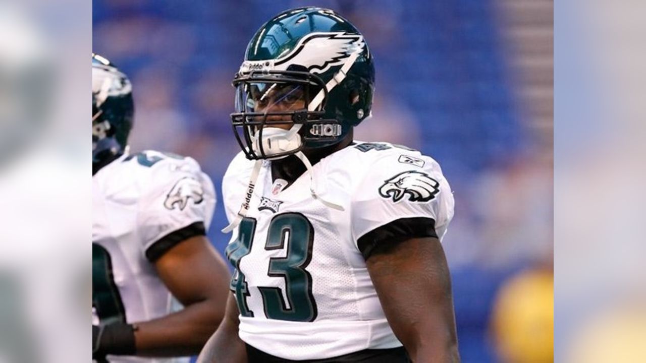 Fullback Leonard Weaver of the Philadelphia Eagles runs for a Fotografía  de noticias - Getty Images