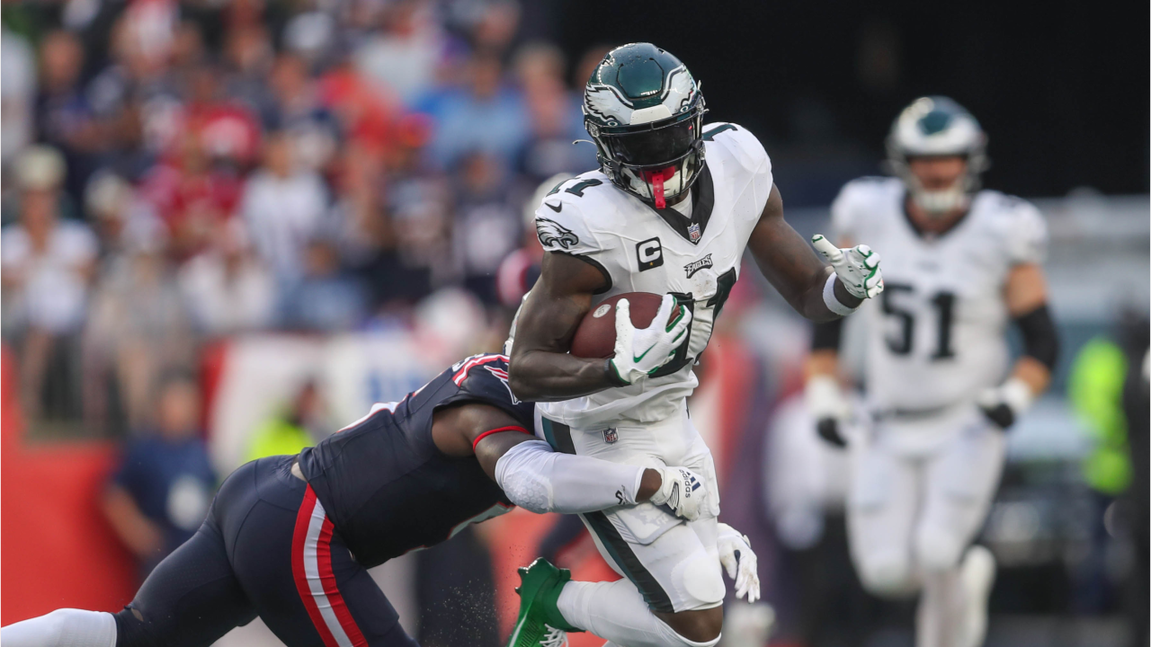 Philadelphia Eagles' Josiah Scott (33) runs during the first half of an NFL  football game against the Philadelphia Eagles, Sunday, Nov. 27, 2022, in  Philadelphia. (AP Photo/Matt Slocum Stock Photo - Alamy