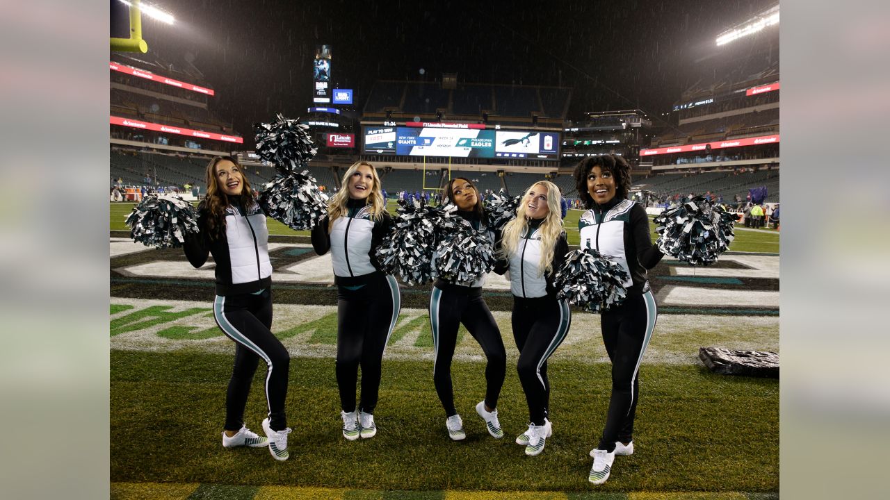 Eagles Cheerleaders on Gameday: New York Giants