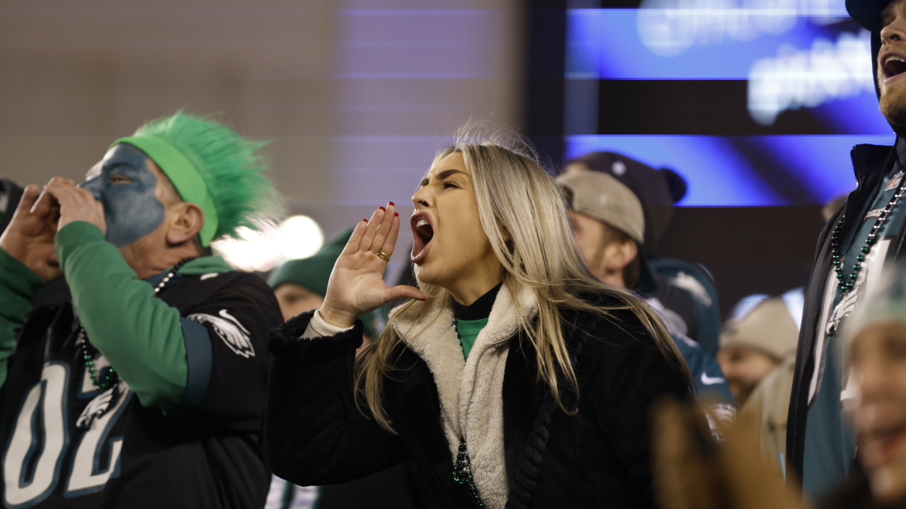 FOX 29 on X: BEFORE & AFTER: @Eagles fans have rightfully