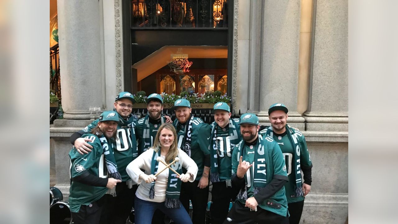 Eagles fans take over London pub with Brent Celek, Jon Dorenbos