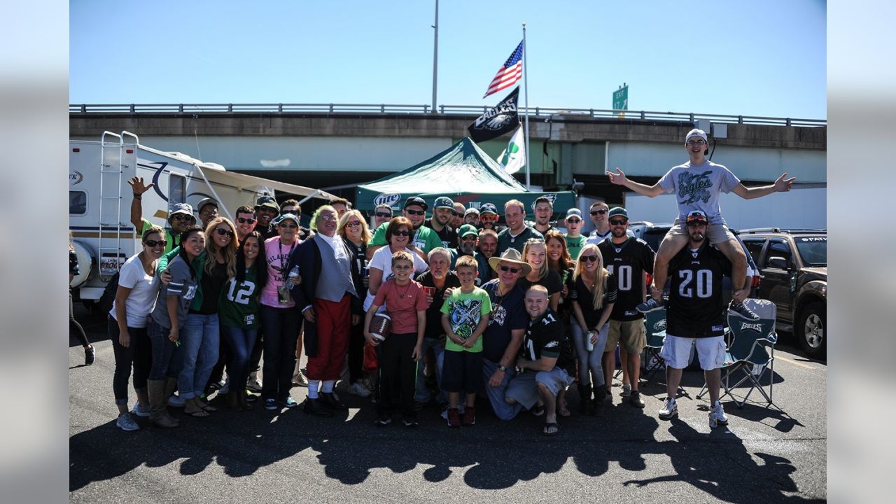 360 View Of Eagles Fans Tailgating 