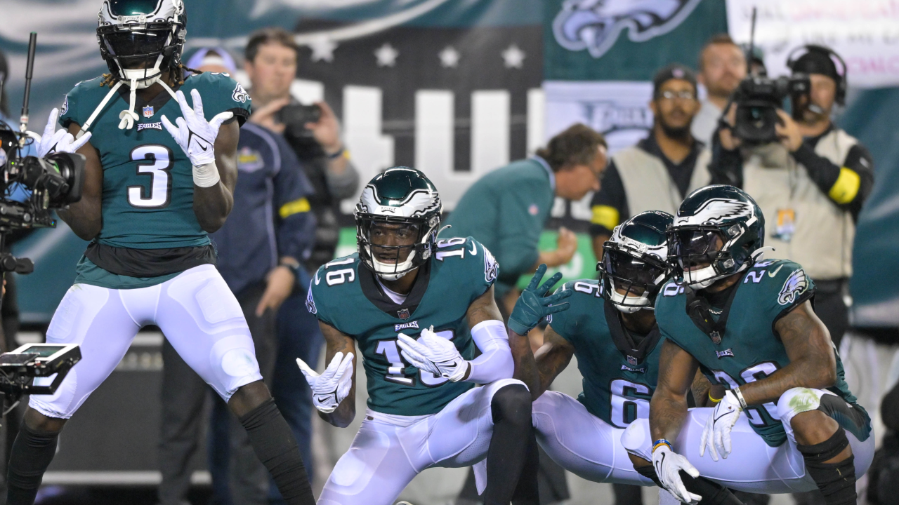 Philadelphia, Pennsylvania, USA. 16th Oct, 2022. October 16, 2022,  Philadelphia PA. Philadelphia Eagles WR A.J. BROWN (11) running with the  ball during the game against the Cowboys. The Eagles beat the Cowboys