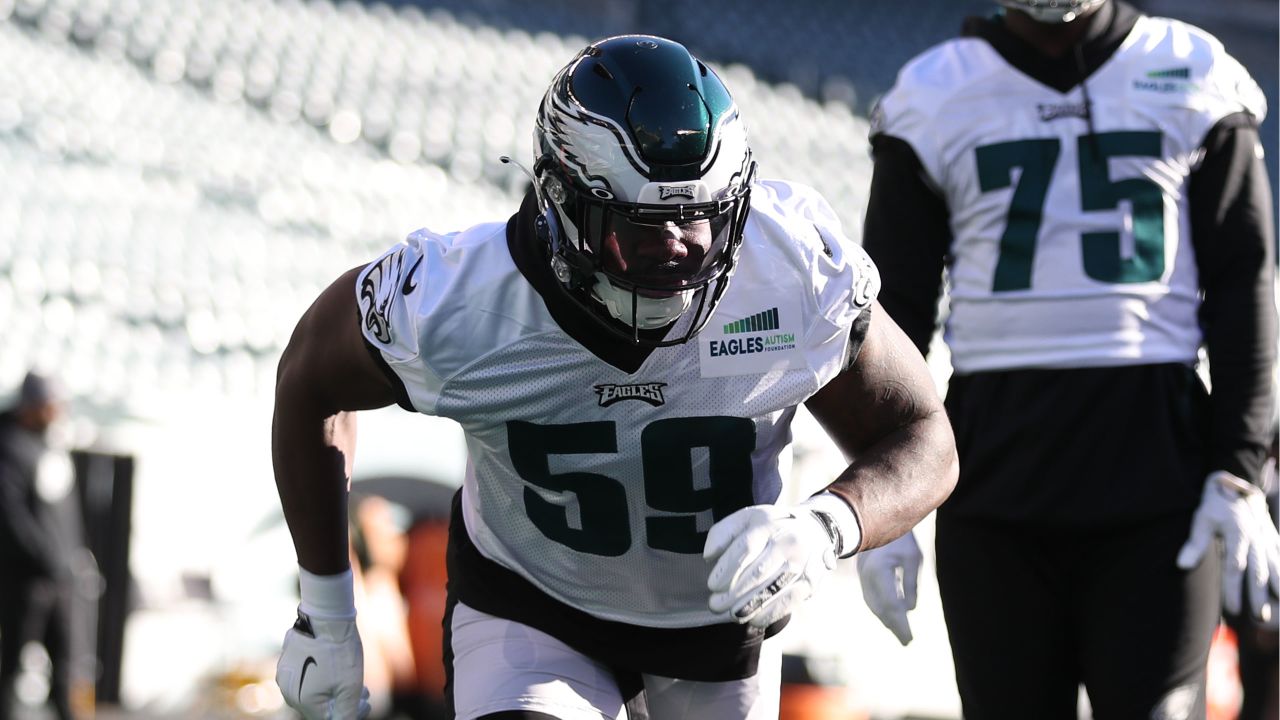 The Raiders signed former Eagles' DE Janarius Robinson to their