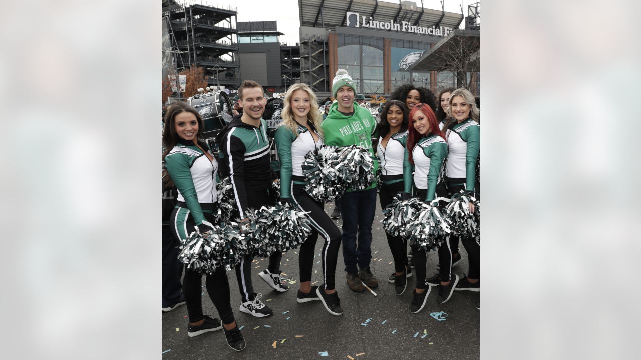 Eagles Cheerleaders on Gameday: New Orleans Saints