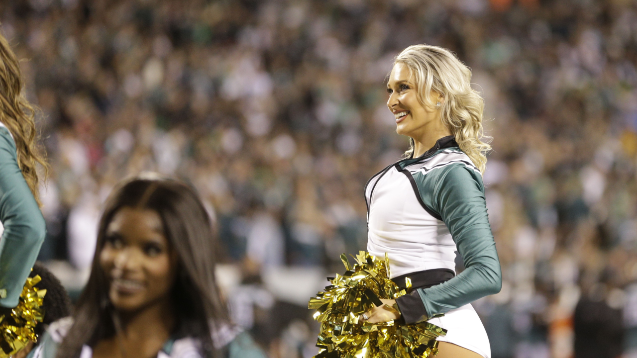 Eagles Cheerleaders on Gameday: Dallas Cowboys