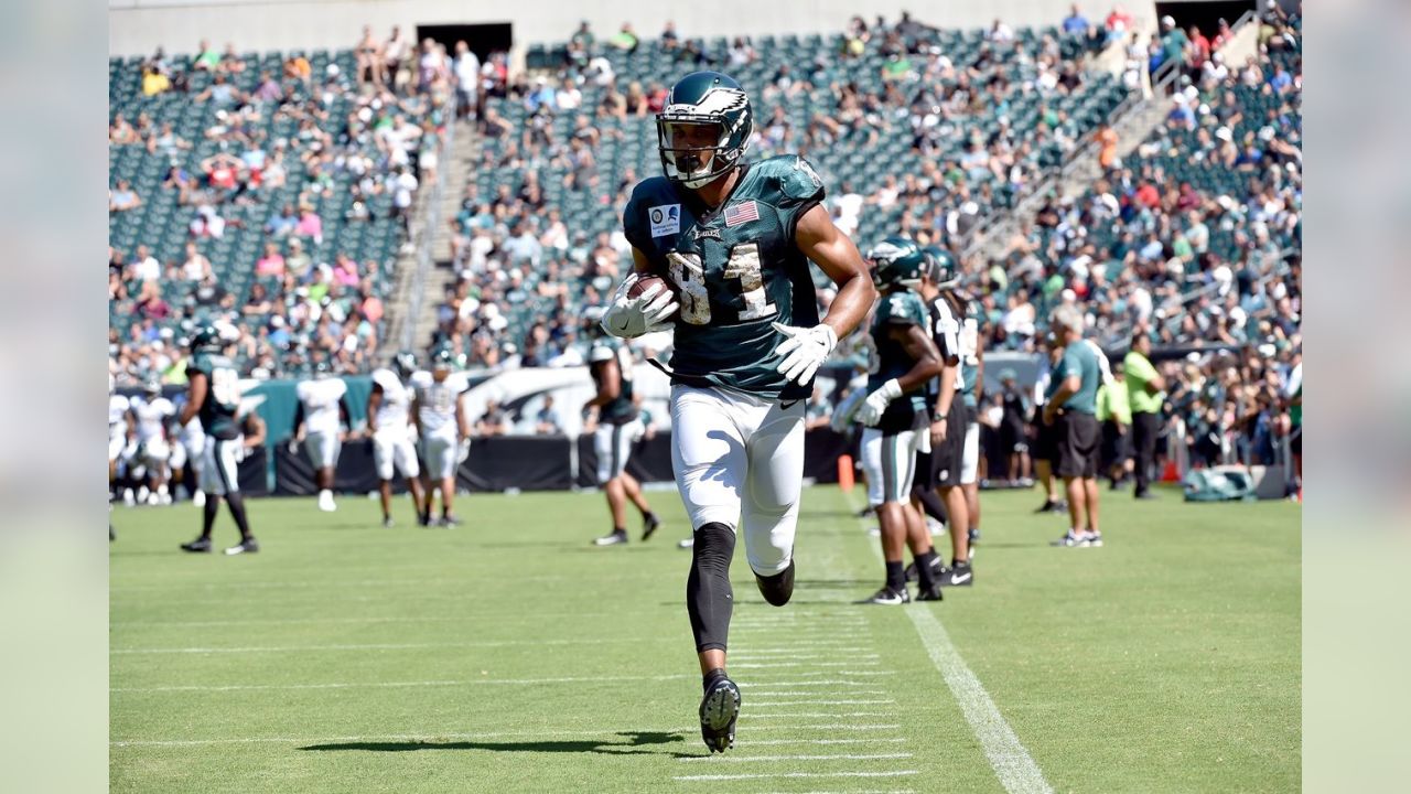 Eagles host military members during Sunday's training camp session.