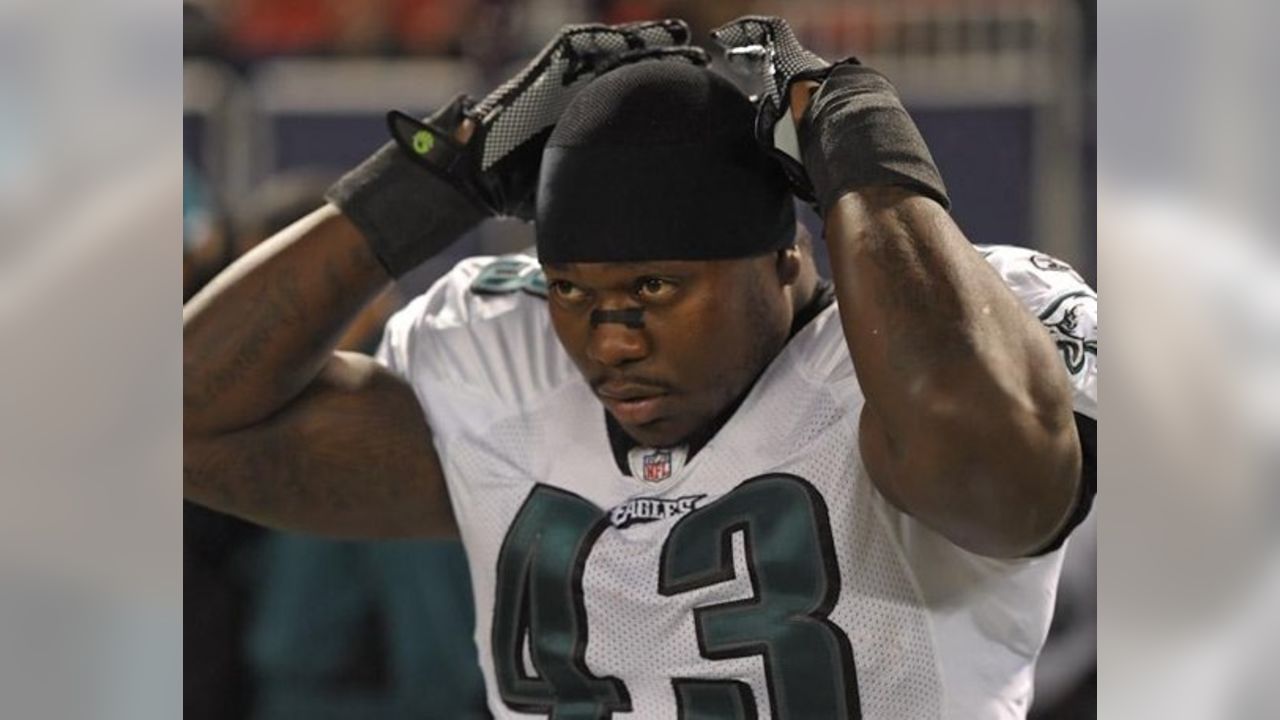 Philadelphia Eagles FB Leonard Weaver (43) runs with the ball during the  first half of an NFL football game against the Washington Redskins ,  Sunday, Nov. 29, 2009, in Philadelphia. (AP Photo/Mel