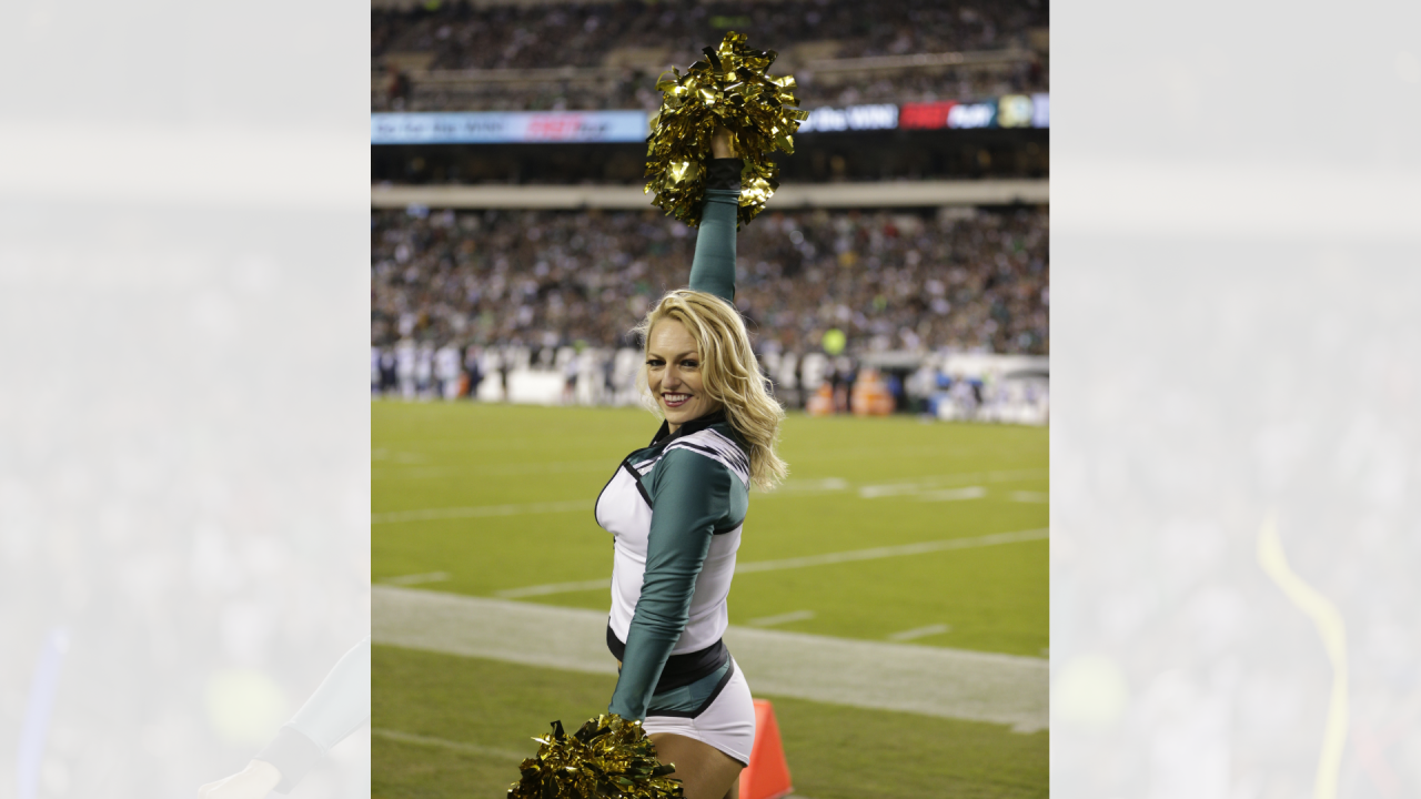 PICTURES: Eagles cheerleaders and fans at the Cowboys game – The