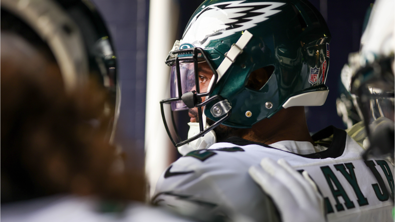 Philadelphia Eagles Malcolm Jenkins pulls Dallas Cowboys Ezekiel Elliott  jersey on a 6-yard run during