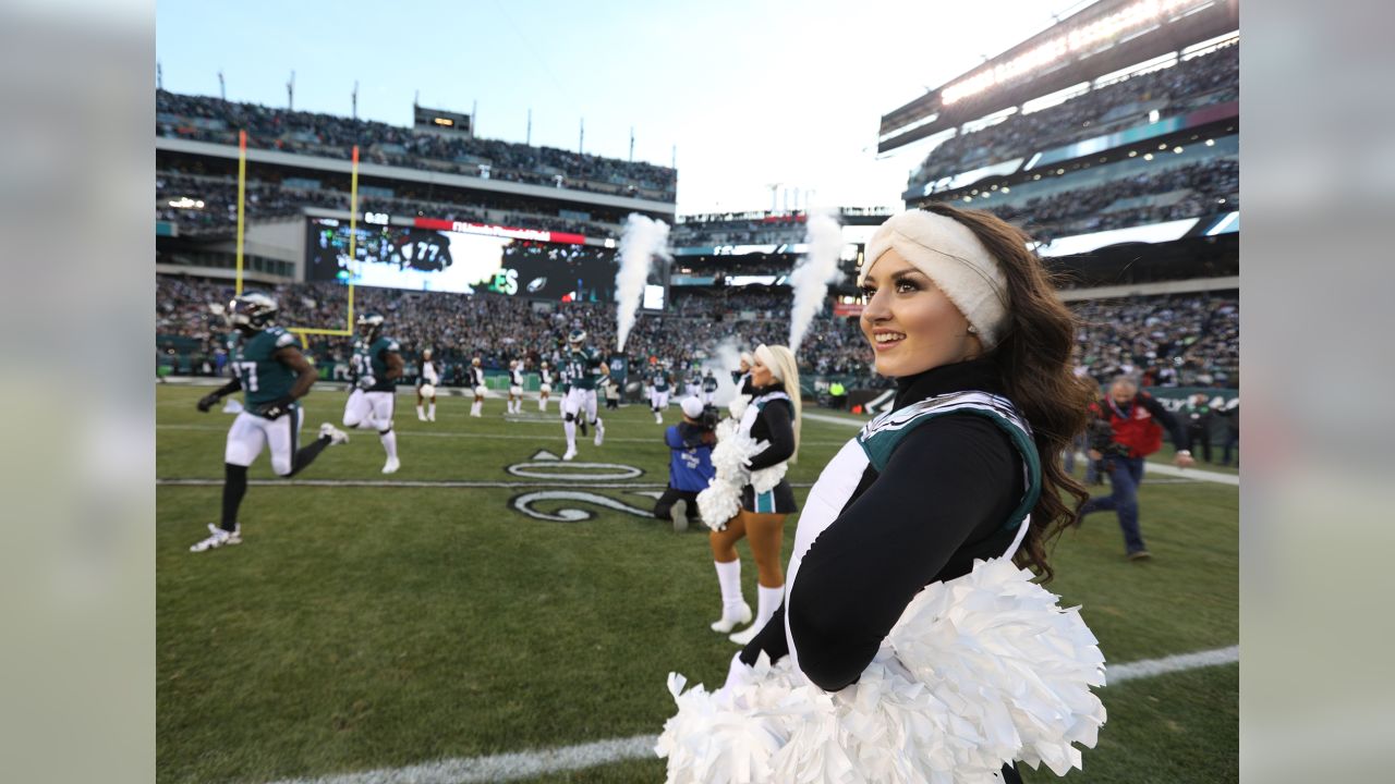 PICTURES: Eagles cheerleaders and fans at the Cowboys game – The