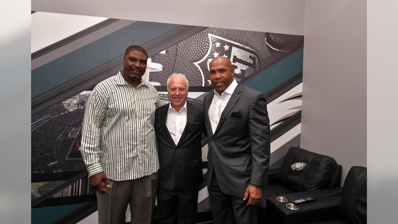 Seth Joyner & Clyde Simmons Officially Enter The Eagles Hall Of Fame