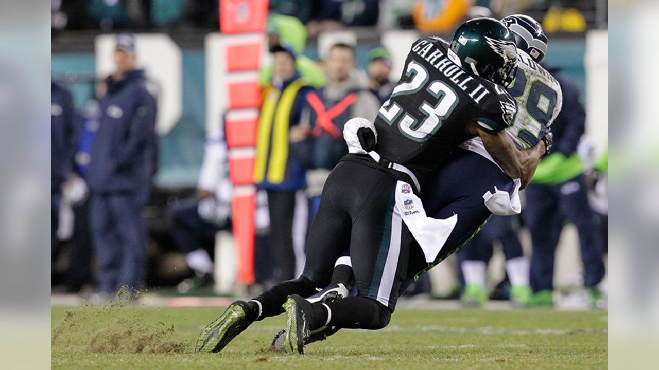 Buffalo Bills' Marshawn Lynch (23) is tackled by Houston Texans' DeMeco  Ryans (59) during the first