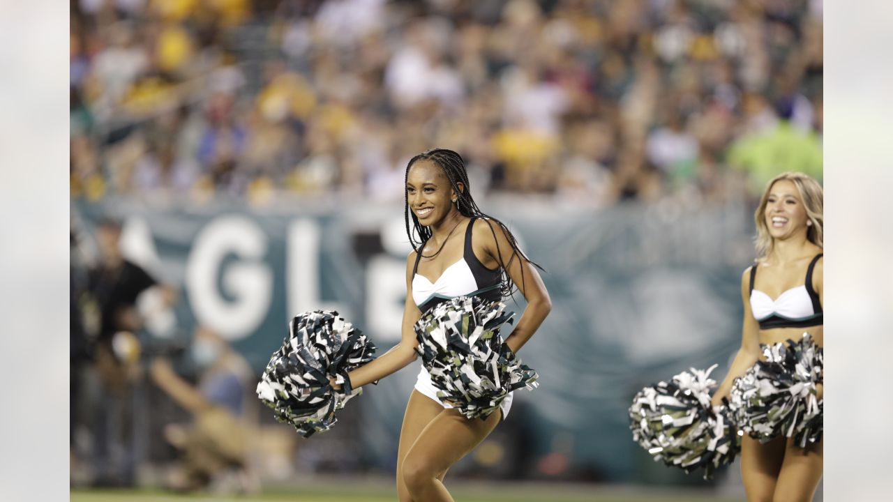 Cheerleaders On Gameday: Pittsburgh Steelers