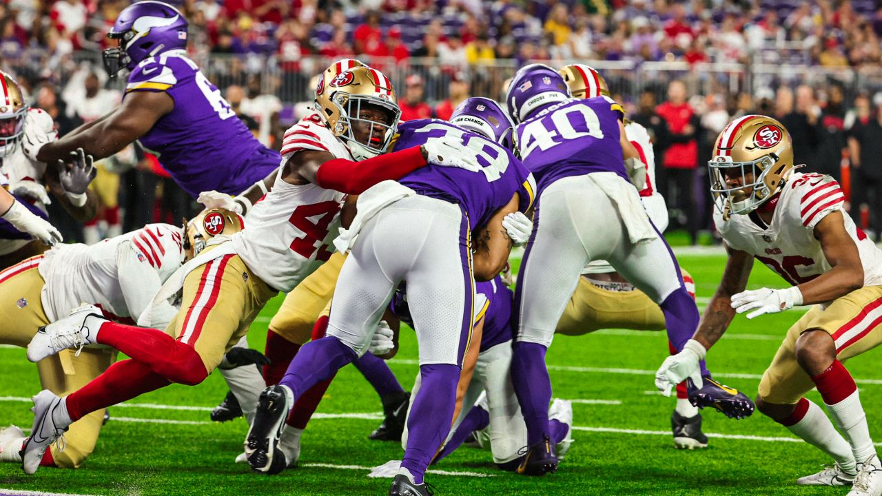 Santa Clara, USA. 28th Nov, 2021. Minnesota Vikings fan before the start of  the game against the San Francisco 49ers in San Francisco, Sunday November  28, 2021. (Neville Guard/Image of Sport) Photo