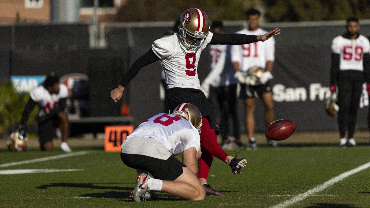 49ers K Robbie Gould home schools kids, maintains workouts