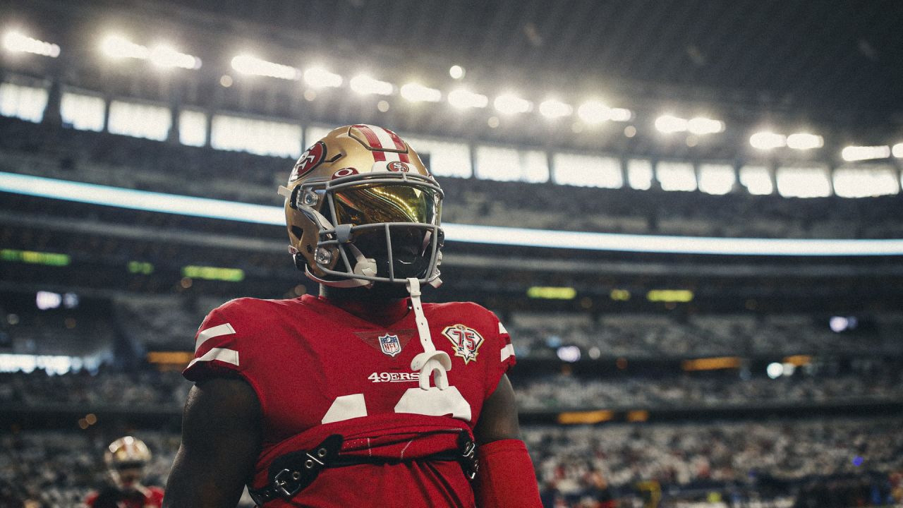 49ers Deebo Samuel eating snacks on the sideline and talking 1st Pro Bowl 