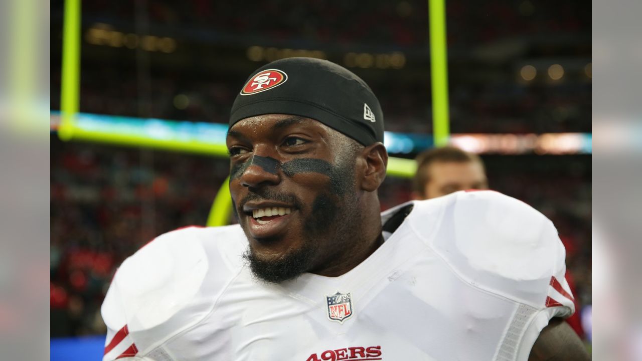 49ers' Patrick Willis playing with pins inserted in broken hand – East Bay  Times