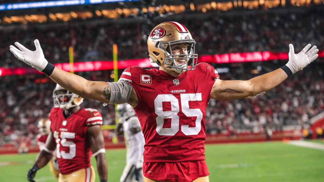 George Kittle 2022 Score Gold #165 & Score #165 San Francisco 49ers